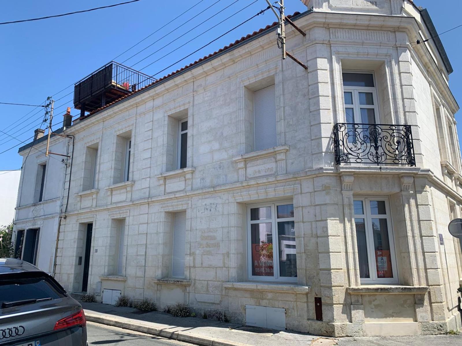 Tres Bel Avec Grande Terrasse 300m De La Appartement Royan
