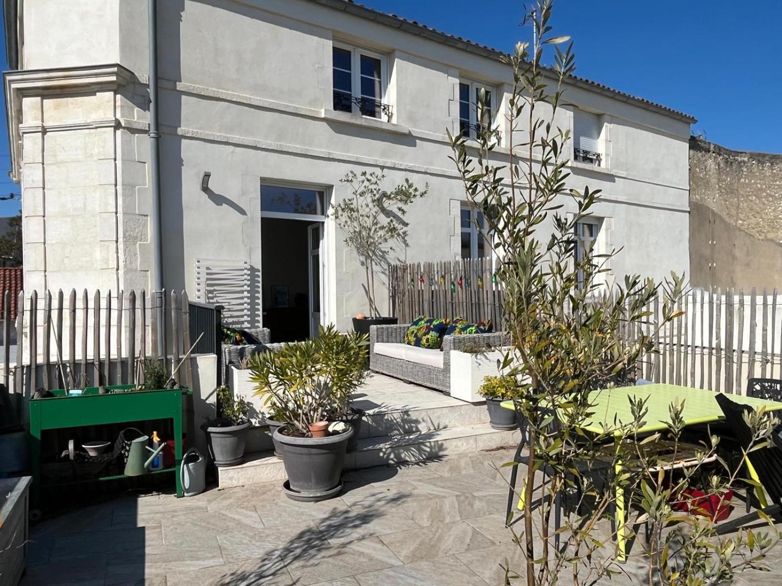 Appartement Tres Bel Avec Grande Terrasse 300m De La *