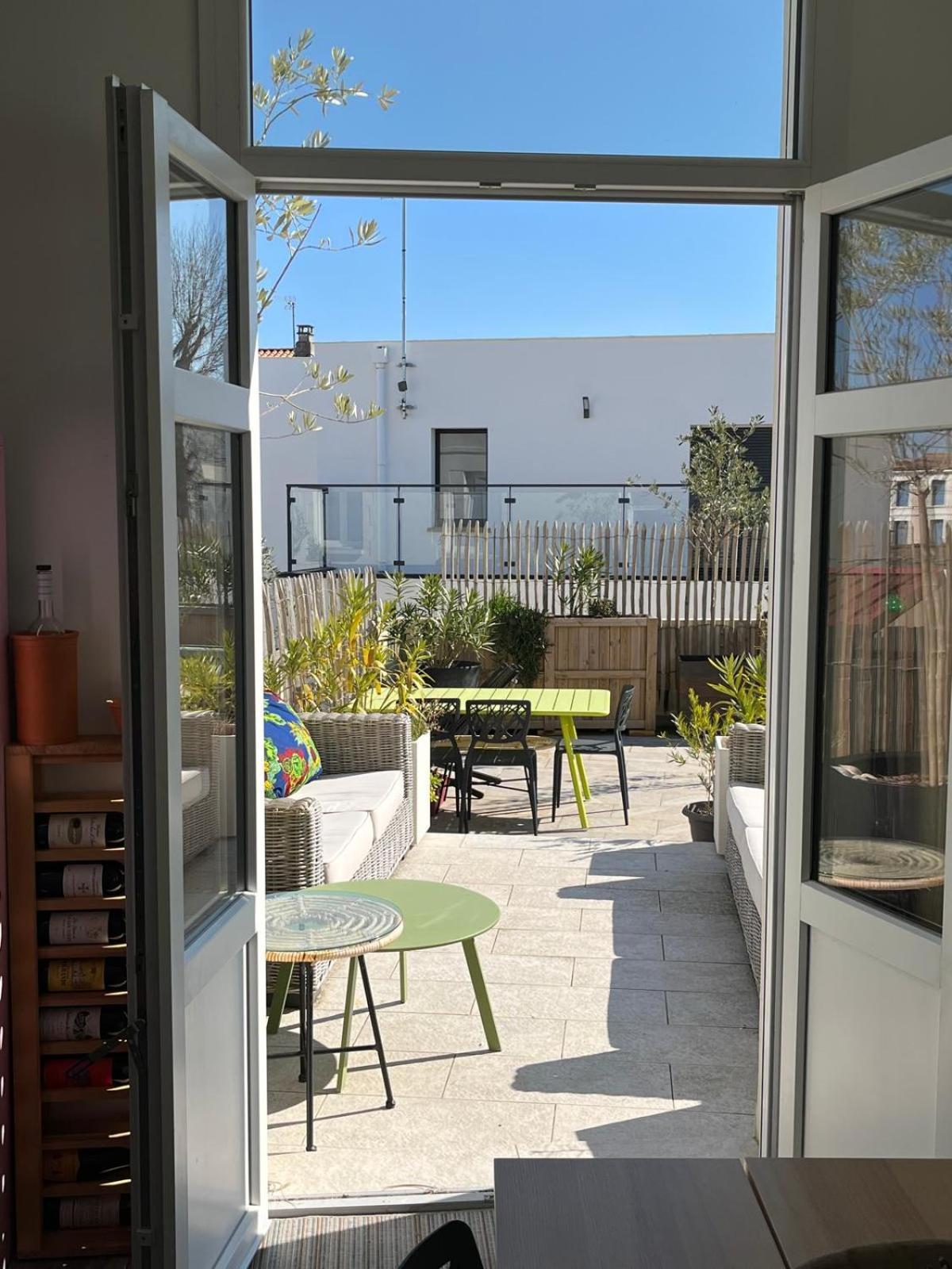 Tres Bel Avec Grande Terrasse 300m De La Appartement Royan